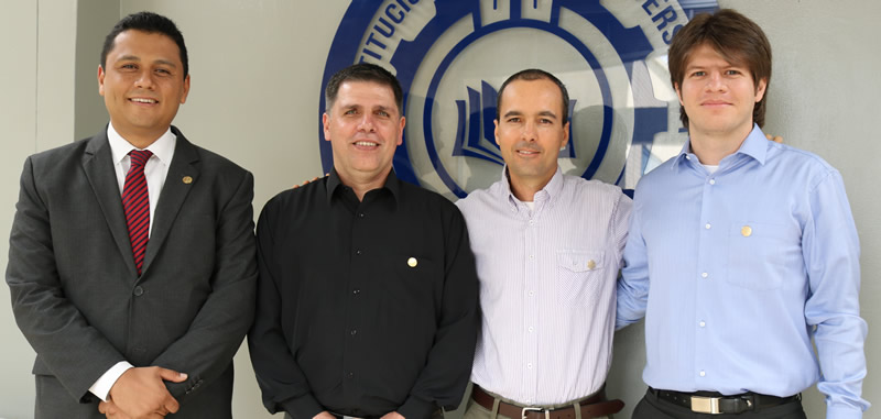Rector con los nuevos docentes de planta
