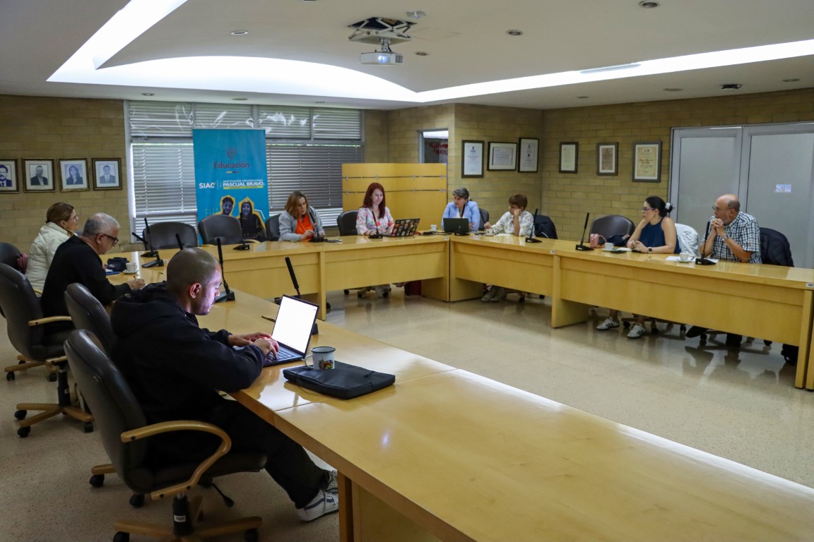 Grupos Focales en Medellín y Bogotá Impulsan el Fortalecimiento del SIAC en la Educación Superior