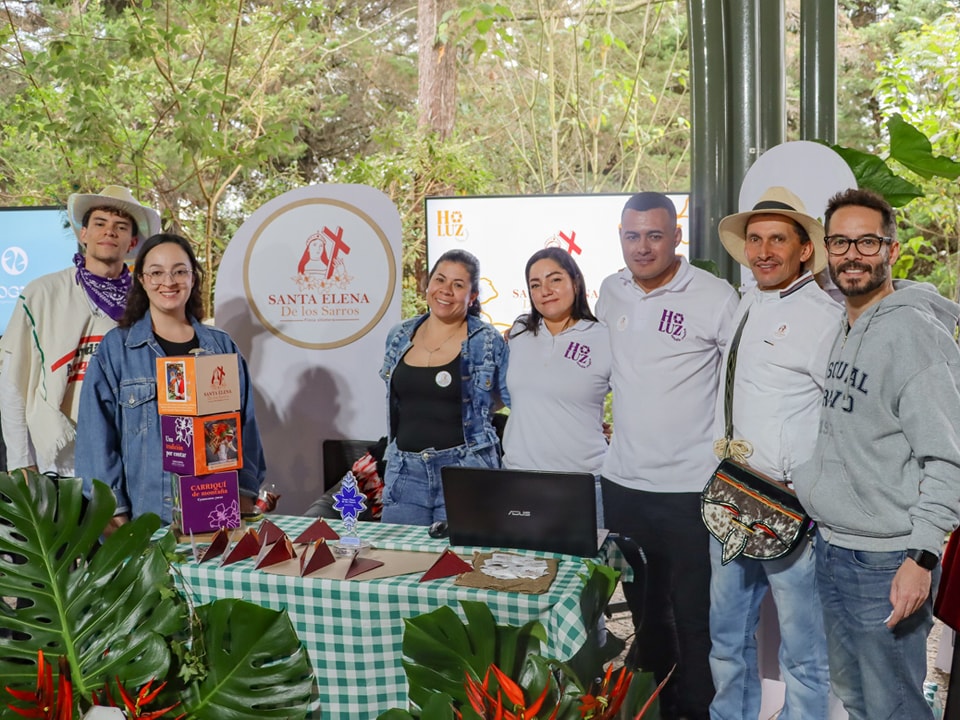 Estudiantes pascualinos acompañaron a propietarios de fincas silleteras de Santa Elena para que se conviertan en destinos turísticos (10)