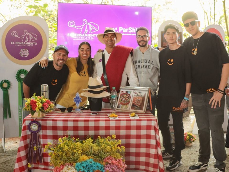 Estudiantes pascualinos acompañaron a propietarios de fincas silleteras de Santa Elena para que se conviertan en destinos turísticos (4)