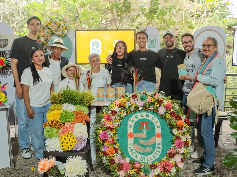 Estudiantes pascualinos acompañaron a propietarios de fincas silleteras de Santa Elena para que se conviertan en destinos turísticos (6)
