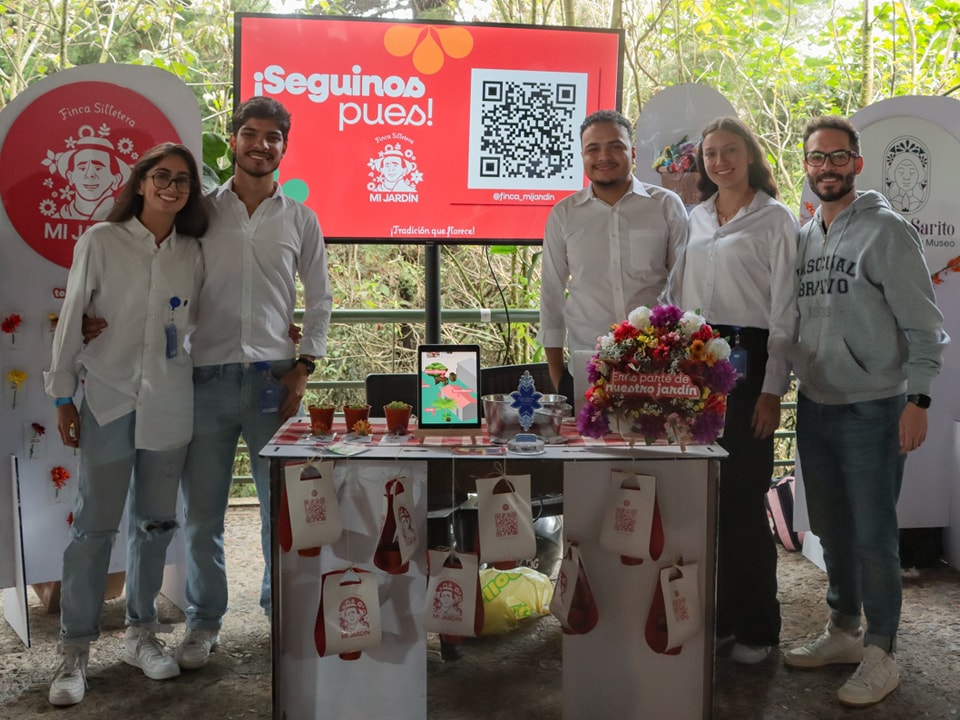 Estudiantes pascualinos acompañaron a propietarios de fincas silleteras de Santa Elena para que se conviertan en destinos turísticos (7)
