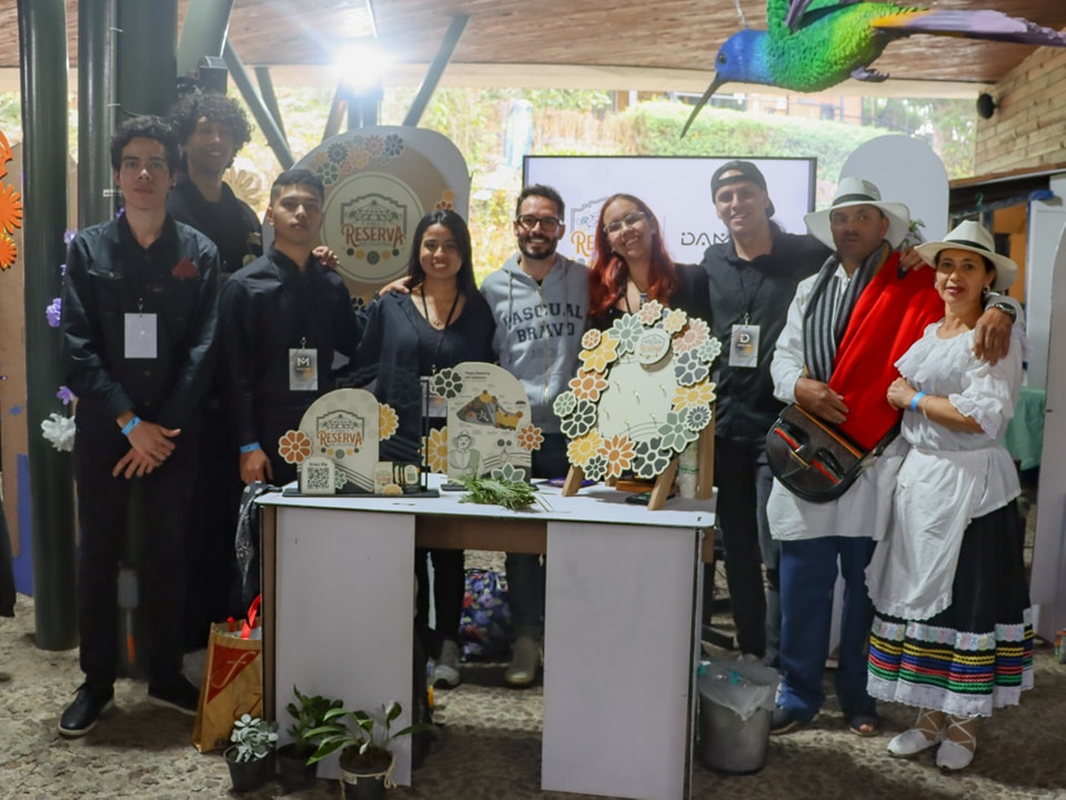 Estudiantes pascualinos acompañaron a propietarios de fincas silleteras de Santa Elena para que se conviertan en destinos turísticos (9)
